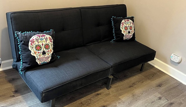 Spacious 3-bedroom apartment in awesome Chicago with AC, WiFi