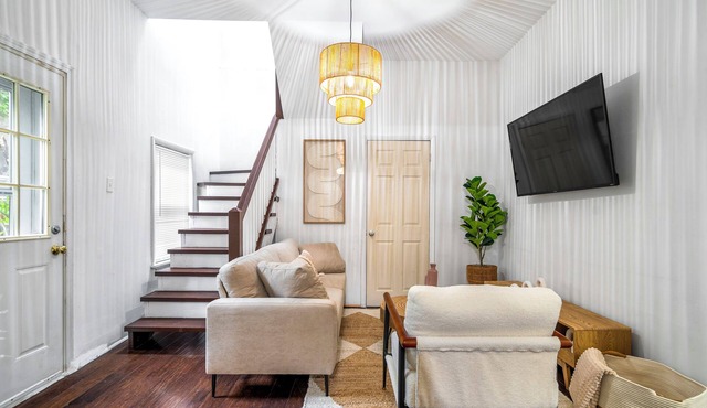 Spacious 3-bedroom apartment 5 min from Wrigleyville