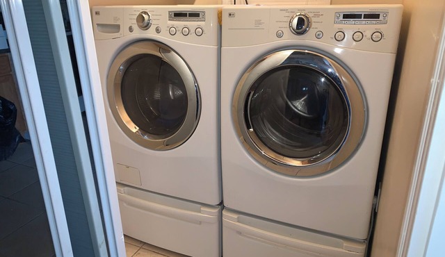 Spacious 3-bedroom apartment with WiFi, AC in amazing Everett