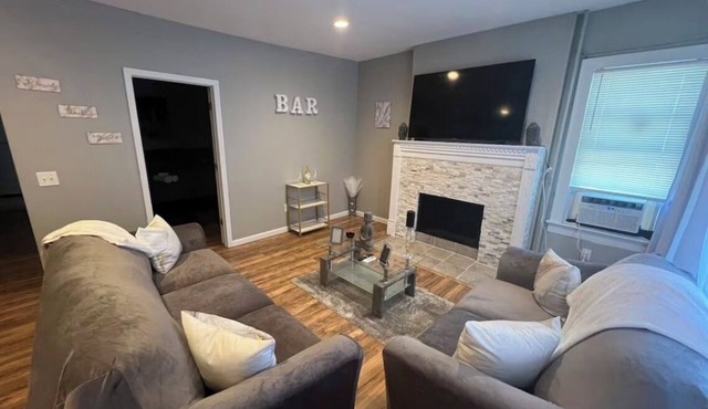 Spacious 3-bedroom apartment in lovely Trenton with AC