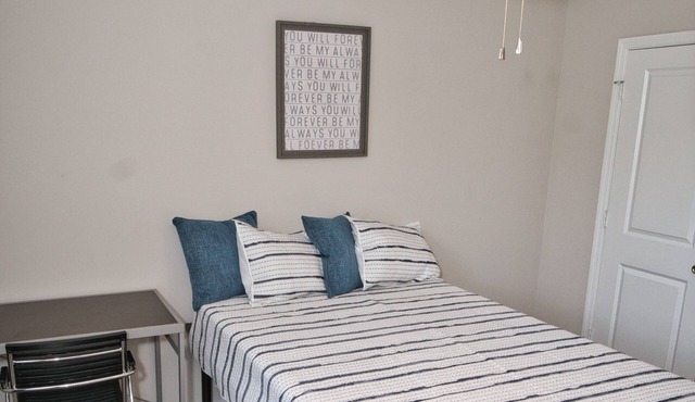 Spacious 3-bedroom apartment in cool Athens with WiFi, AC