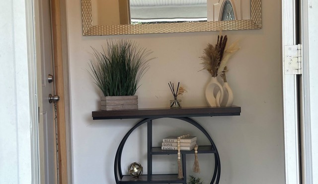 Spacious 3-bedroom apartment with WiFi, AC in safe area in Cicero IL.