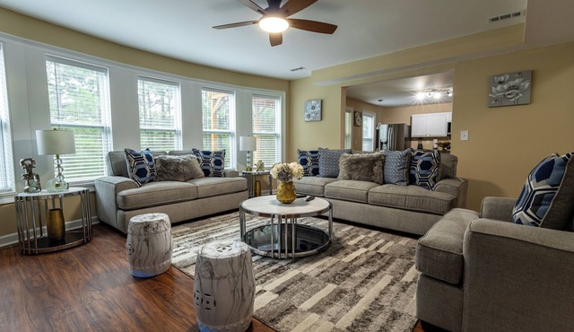 Spacious 3-bedroom apartment with AC and WiFi in Dallas