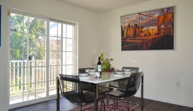 Spacious 3-bedroom apartment in Hillsborough with AC and gym