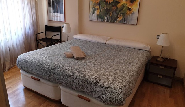 Spacious 3-Bedroom Apartment in Central Jaca with Parking and Modern Amenities