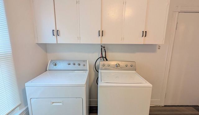 Spacious 3-bedroom apartment with WiFi, AC in enchanting Utica