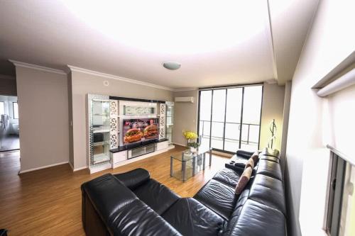 Spacious 3 bedroom apt lift access near Parramatta