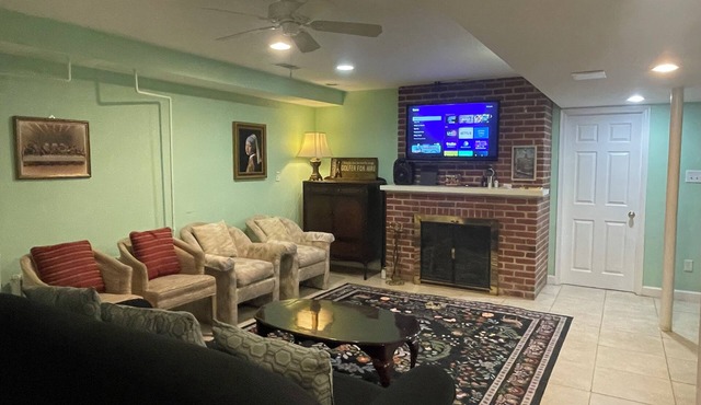 Spacious 3-bedroom basement with full kitchen in charming Alexandria