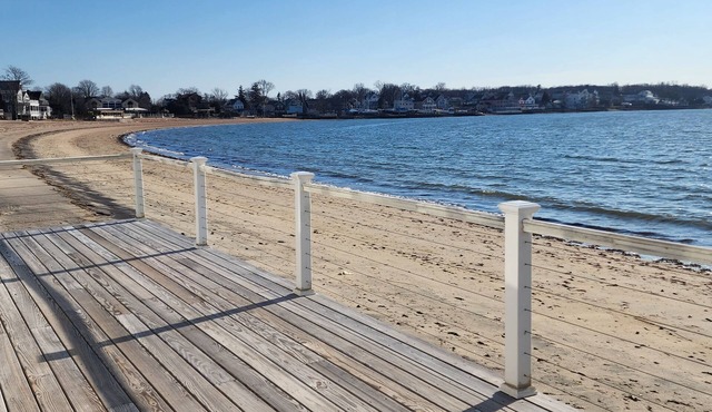 Spacious 3-bedroom Beach House in welcoming New Haven, Close to Everything!