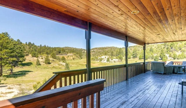 Spacious 3-bedroom cabin in beautiful Alton with AC