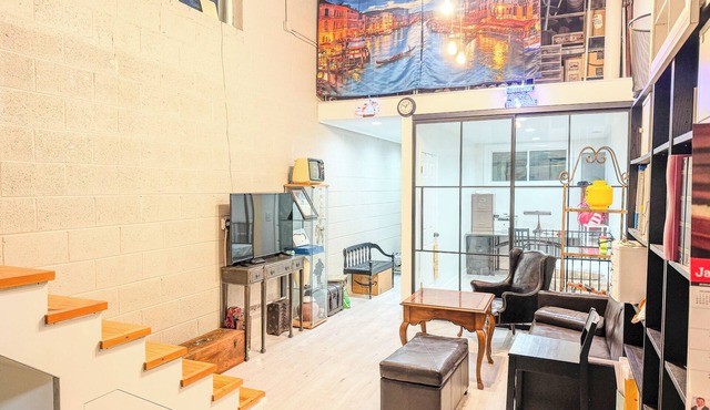 Spacious 3-bedroom Comfort Urban Chicago loft house