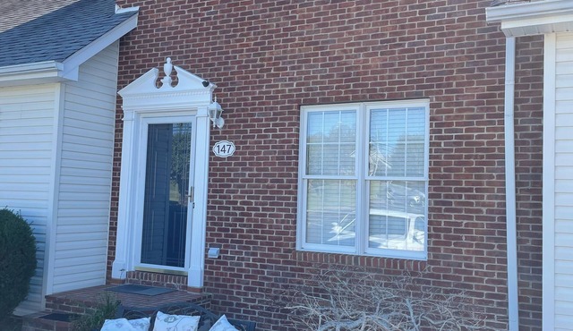 Spacious, 3 bedroom condo for longer term use. work, insurance claims needs, etc