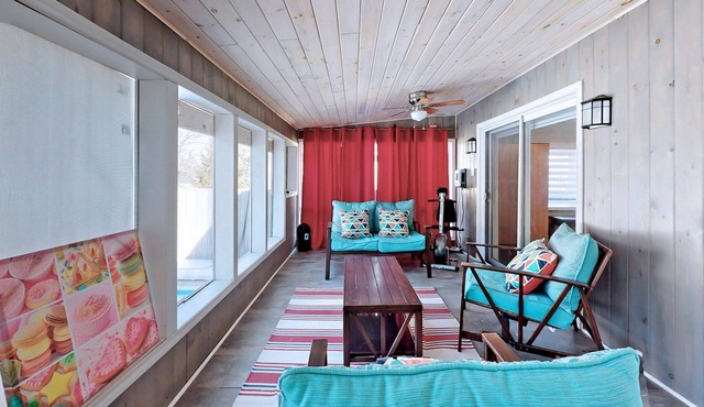 Spacious 3-Bedroom Cottage with Pool & Hot Tub