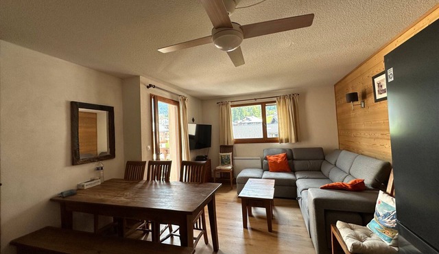 Spacious 3-bedroom duplex at the slopes, parking included