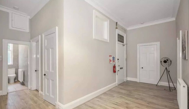 Spacious 3-Bedroom Flat in Charming Bruntsfield