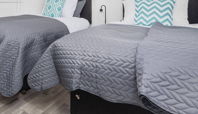 Spacious 3 bedroom maisonette property with pool table.