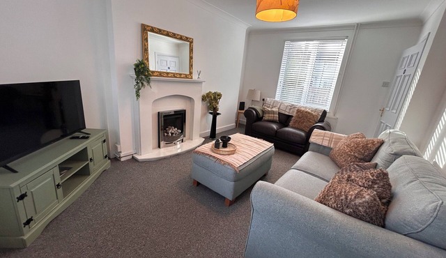 Spacious 3 bedroom home with 1.5 bathrooms, large gated driveway, rear garden