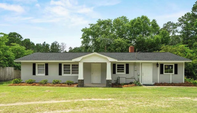 Spacious 3-bedroom home in natural setting