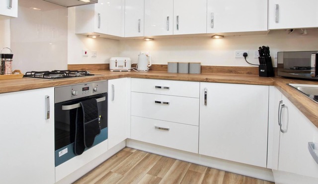 Spacious 3 Bedroom House By MyStayUK Short Lets Co