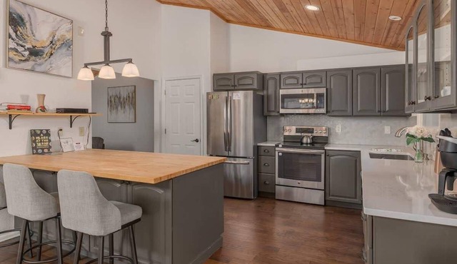 Spacious 3 Bedroom Home | Sleeps 12