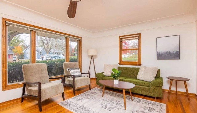 Spacious 3 Bedroom Home with Foosball