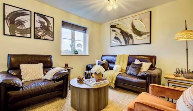 Spacious 3-Bedroom Home in Suffolk | Family-Friendly, Business & Long-Stay Ready