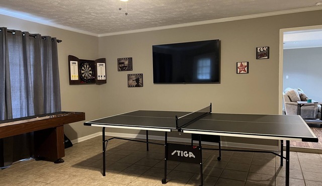 Spacious 3 bedroom home near Amphitheater/Baseball/shopping and much more