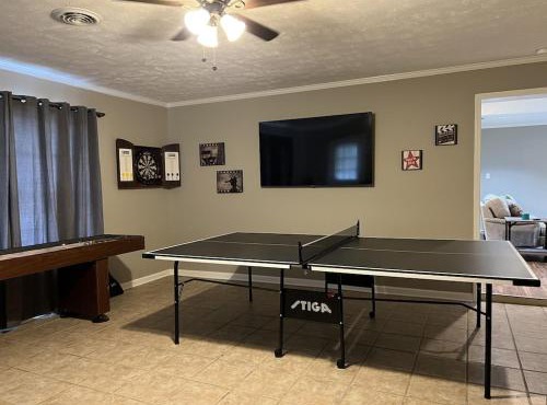 Spacious 3 bedroom home near Amphitheater/Baseball/shopping and much more