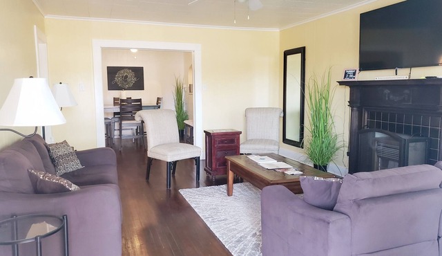Spacious 3 bedroom home located less than a mile from Kilgore hotspots!
