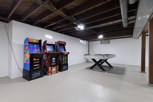 Spacious 3 Bedroom Home with Game Room and Parking