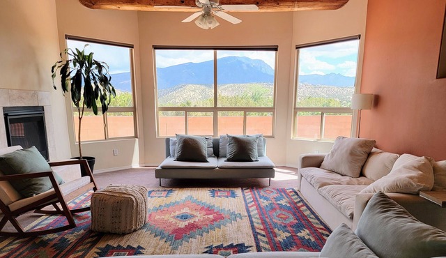 Spacious 3 bedroom house in Placitas with HOT TUB & Mountain Views