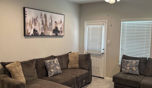 Spacious 3-bedroom house with Jacuzzi in Richmond
