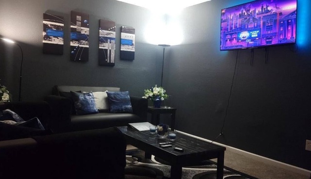 Spacious 3 bedroom house 15 mins from downtown