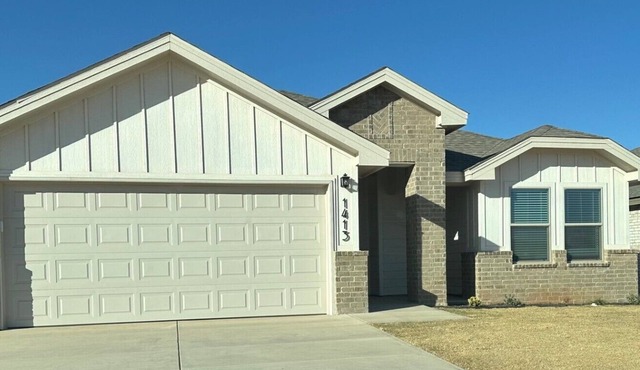 Spacious 3-bedroom house in tranquil Midland with AC