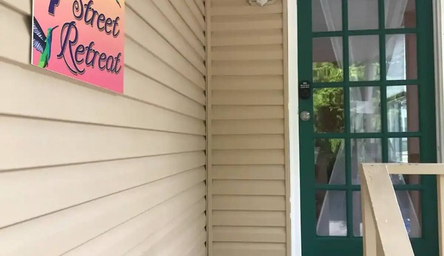 Spacious 3 Bedroom in Downtown Danville: Welcome to 4th Street Retreat