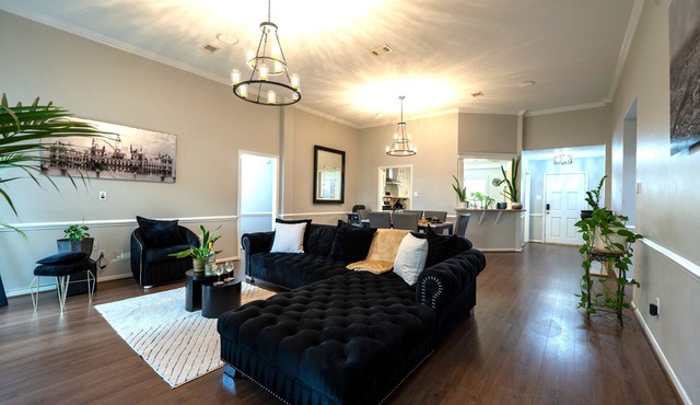 Spacious 3-Bedroom Katy Home Sleeps 8. Perfect for Families & Business Travelers