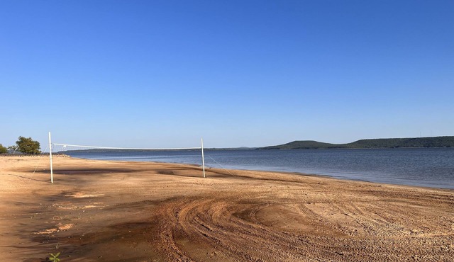 Spacious 3 bedroom lake view home just minutes from the beach!