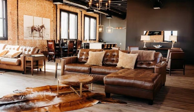 Spacious 3-bedroom loft apartment in downtown Crockett with AC