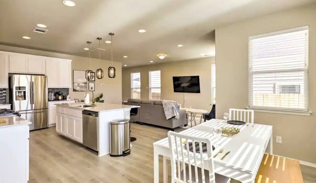 Spacious 3 Bedroom Luxury Austin Home