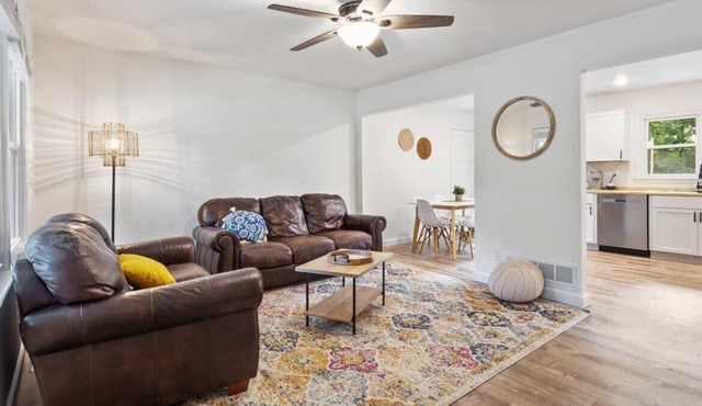 Spacious 3-Bedroom Near the Bagnell Dam Strip