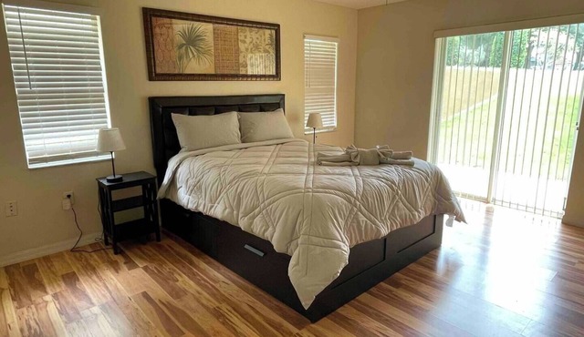 Spacious 3 bedroom near entertainment and Disneyn