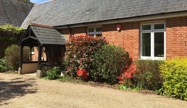 Spacious 3 bedroom Old School House nestled in the New Forest countryside