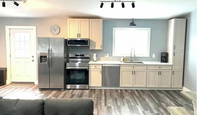 Spacious 3-bedroom on a 140 acres minutes from mark twain lake.