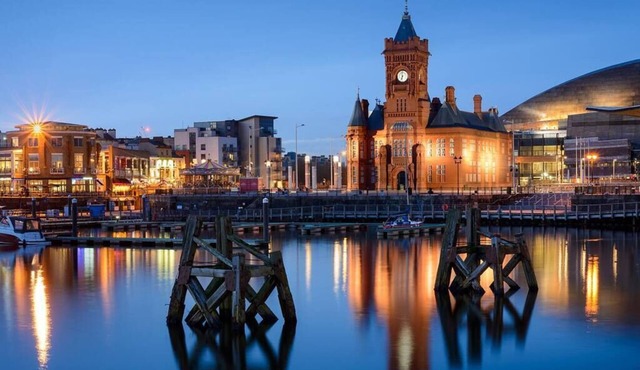 Spacious 3 bedroom Penarth home, garden & parking