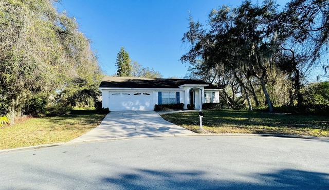 Spacious 3 bedroom Pool Home Recently Remodeled on Quiet Cul-de-sac with Lake Views