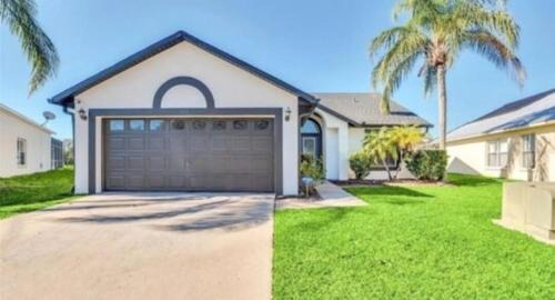 Spacious 3 bedroom pool home with lake view