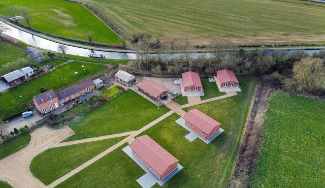 Spacious 3 Bedroom Sandstone Lodge