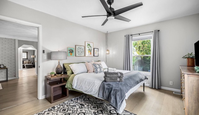 Spacious 3 Bedroom | Sleeps 7 | Central Location