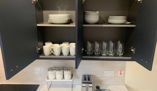 Spacious 3-Bedroom Terrace House with in Clarendon Park Leicester