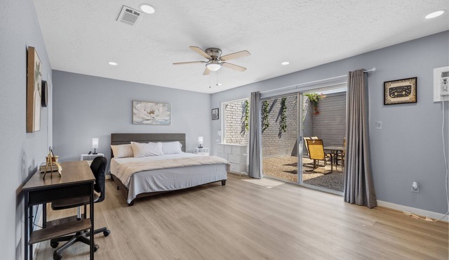 Spacious 3-bedroom townhome in peaceful Houston with BBQ in Backyard